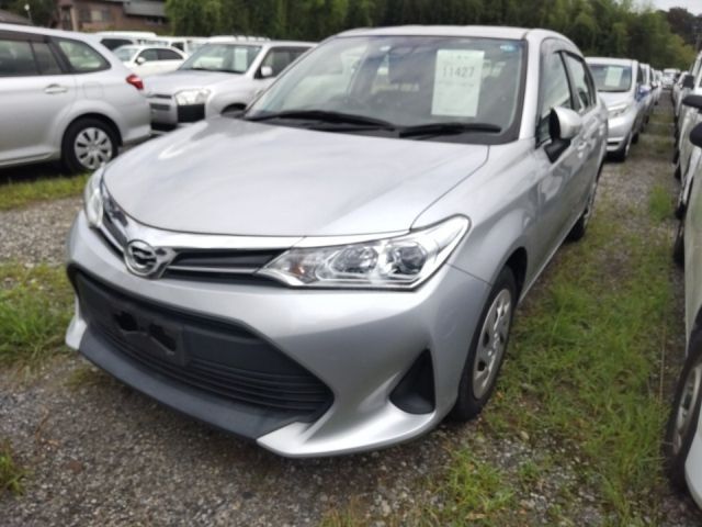 11427 Toyota Corolla axio NRE161 2018 г. (LUM Tokyo Nyusatsu)